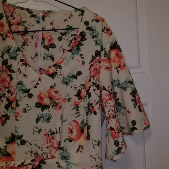Floral crop blouse - Picture 2 of 6